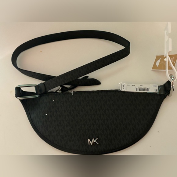 MICHAEL KORS REVERSIBLE BLACK / SIGNATURE LOGO BLACK LEATHER BELT BAG SIZE S/M - Picture 3 of 8